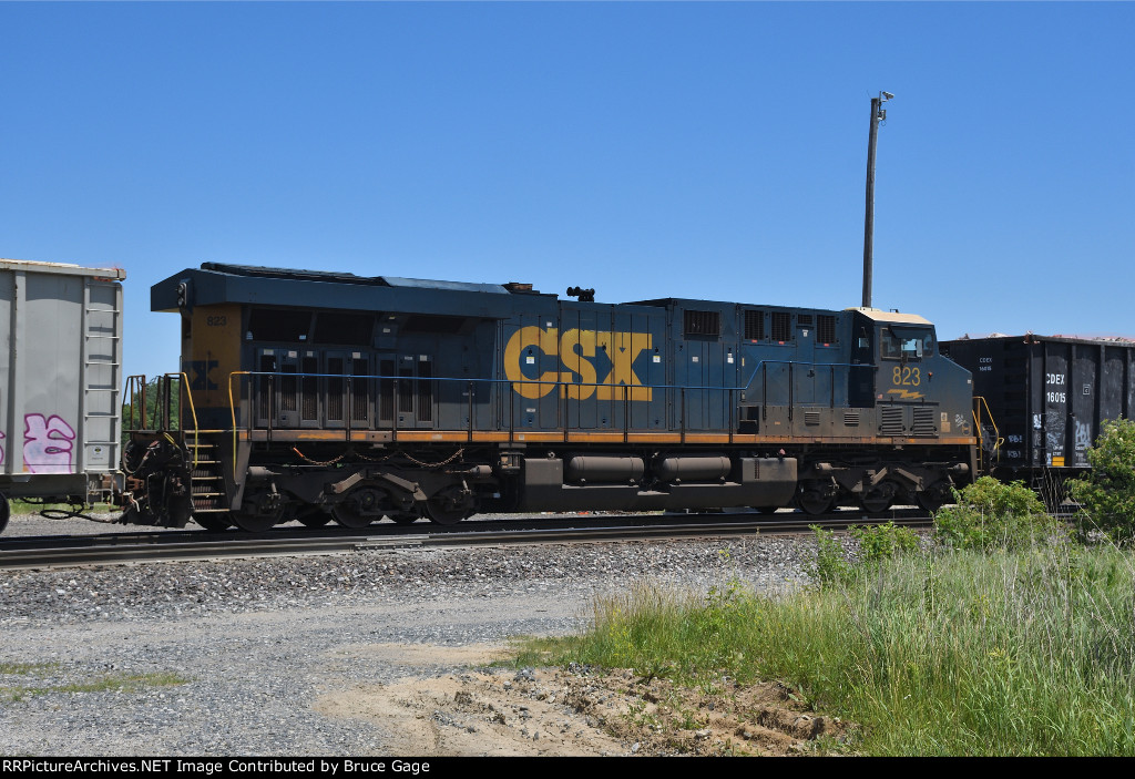 CSX 823